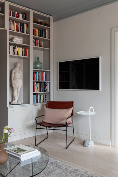 Серый потолок и библиотека: элегантная квартира с изюминкой в Стокгольме (69 кв. м) Серый потолок и библиотека: элегантная квартира с изюминкой в Стокгольме (69 кв. м)