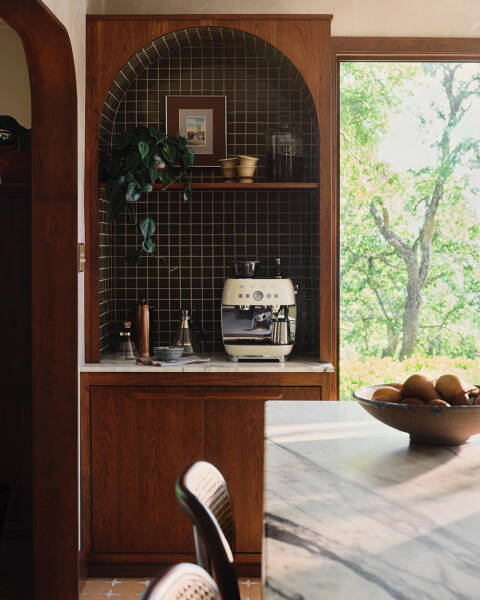 Элегантный mid century на фоне природы: новый проект Джоанны и Чипа Гейнс Элегантный mid century на фоне природы: новый проект Джоанны и Чипа Гейнс