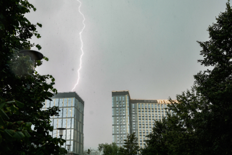 В Московской области молния ударила в людей В Московской области молния ударила в людей