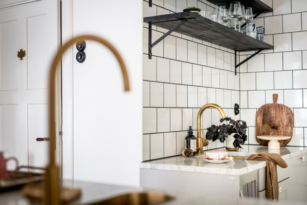 Песочные тона, кирпичная стена и обои: квартира в Гетеборге (91 кв. м) Песочные тона, кирпичная стена и обои: квартира в Гетеборге (91 кв. м)