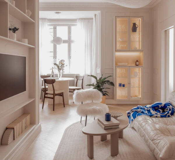 Небольшая, но стильная и роскошная квартира в молочных тонах в Стокгольме (47 кв. м) Небольшая, но стильная и роскошная квартира в молочных тонах в Стокгольме (47 кв. м)