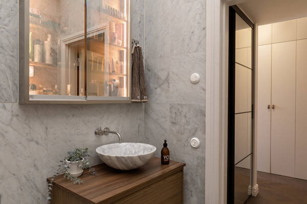 Маленькая квартира в бежевых тонах с элегантными интерьерами (33 кв. м) Маленькая квартира в бежевых тонах с элегантными интерьерами (33 кв. м)