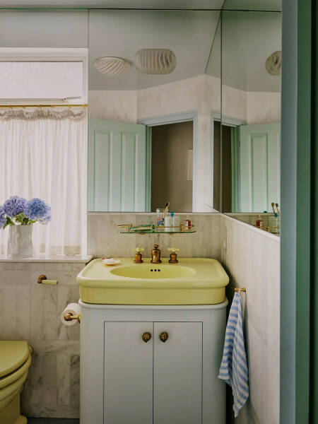 Смелые краски и интересный декор в доме мексиканского дизайнера в Лондоне Смелые краски и интересный декор в доме мексиканского дизайнера в Лондоне