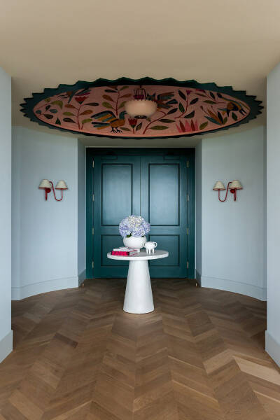 Свежие цвета и модный декор в дизайне квартиры в Лас-Вегасе Свежие цвета и модный декор в дизайне квартиры в Лас-Вегасе