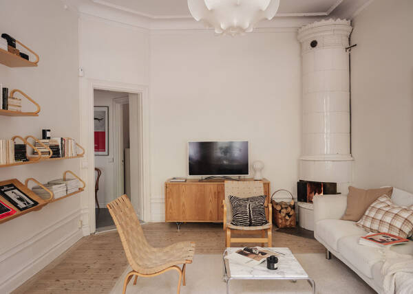 Арочные окна и тёплые оттенки: квартира на первом этаже в Стокгольме (66 кв. м) Арочные окна и тёплые оттенки: квартира на первом этаже в Стокгольме (66 кв. м)