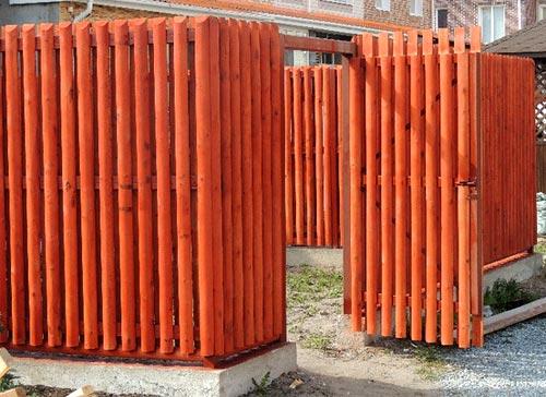 Установка забора из березовых карандашей Установка забора из березовых карандашей